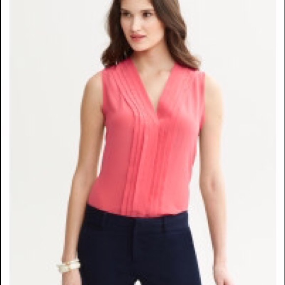 Banana Republic 100% silk Salmon pleated top