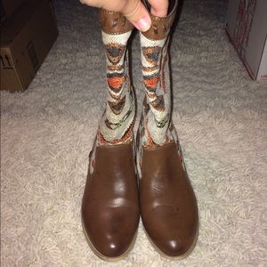 Women's boots with Aztec print