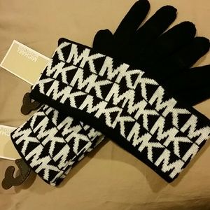 MICHAEL KORS  (MK) HEADBAND & GLOVES