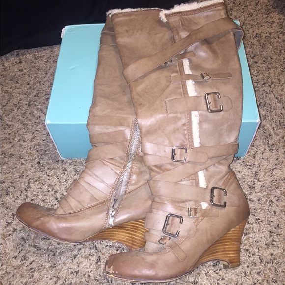 Not rated wedged boots