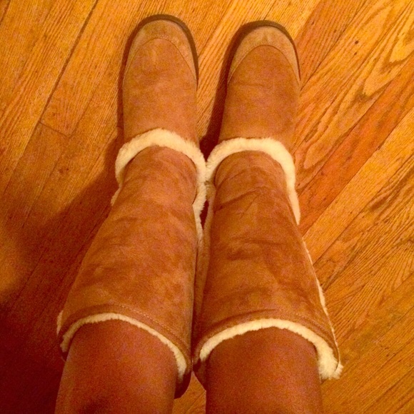 UGG Sunburst Tall .