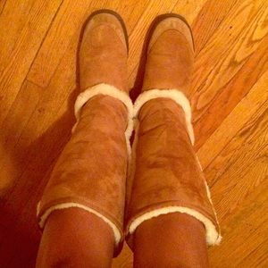 UGG Sunburst Tall .
