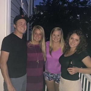 Meet your Posher, Hilary