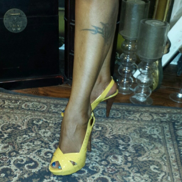 Chinese Laundry Yellow Pumps