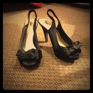 Medium heels, black, knot in the front