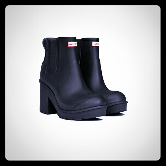 ** ISO ** Hunter Chelsea Boots