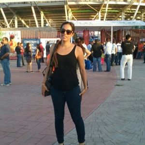 Meet your Posher, Oralia