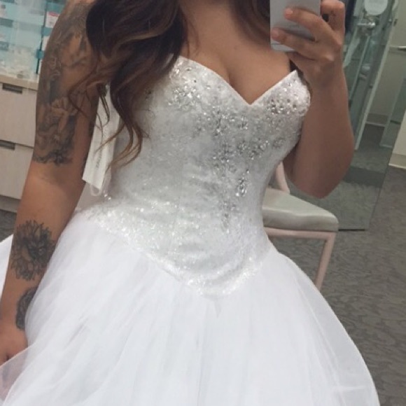 Ball gown Wedding dress - Picture 2 of 4