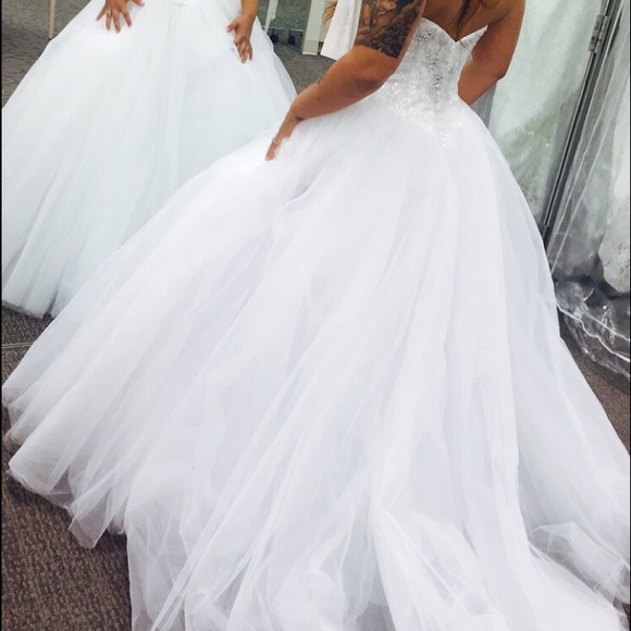 Ball gown Wedding dress - Picture 3 of 4