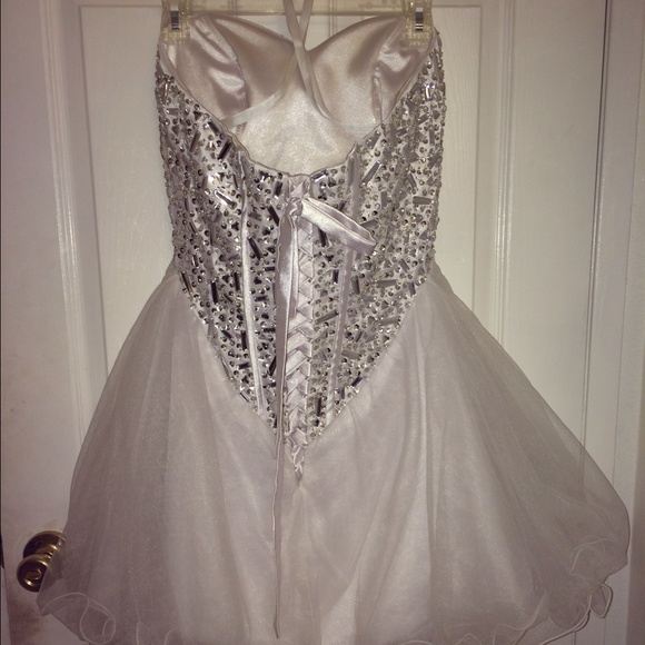 HOMECOMING DRESS - Picture 2 of 3