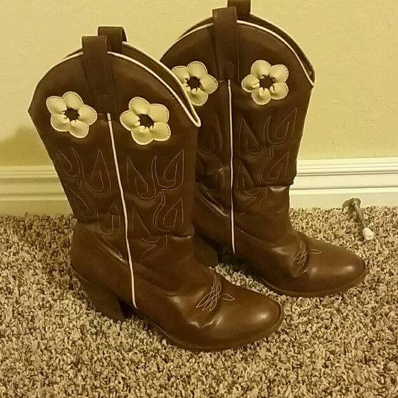 Adorable cowboy boots!!