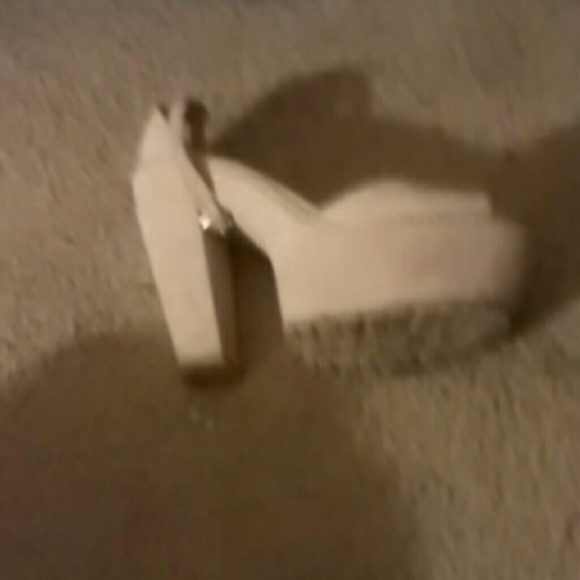 Shoes - Picture 3 of 4