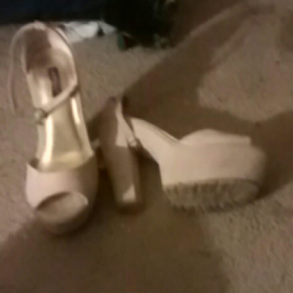 Shoes - Picture 4 of 4