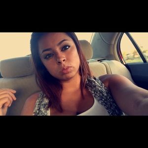 Meet your Posher, Alejandra