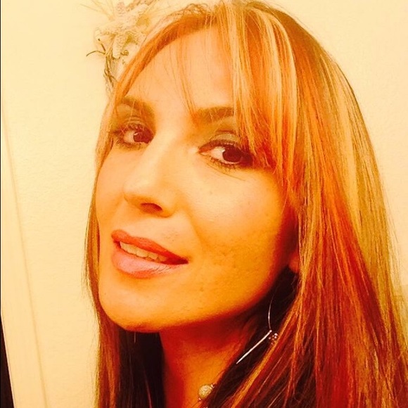 Meet your Posher, Stephanie - Picture 2 of 3