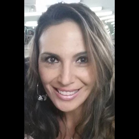 Meet your Posher, Stephanie - Picture 3 of 3