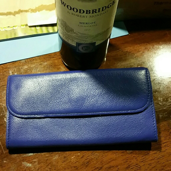 LINEA PELLE soft leather Bi-fold Wallet