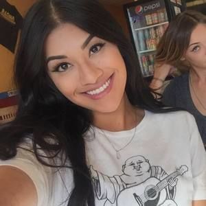 Meet your Posher, Alexis