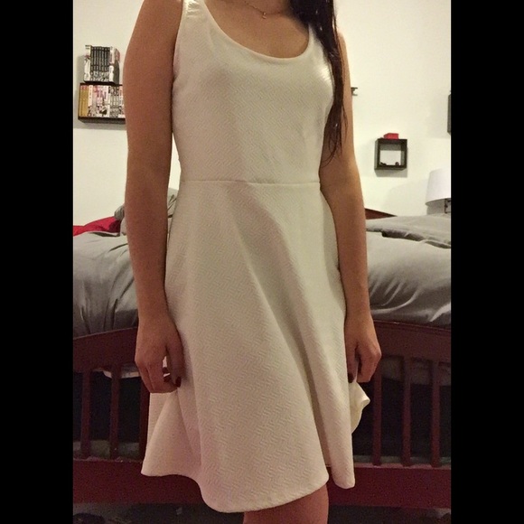 White Bow Dress - Picture 2 of 3