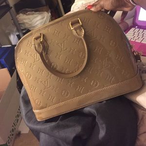 Alma style bag worn once