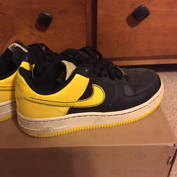 black and yellow airforce