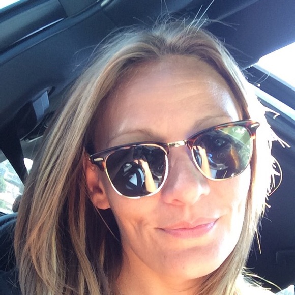 Meet your Posher, Danielle - Picture 1 of 1