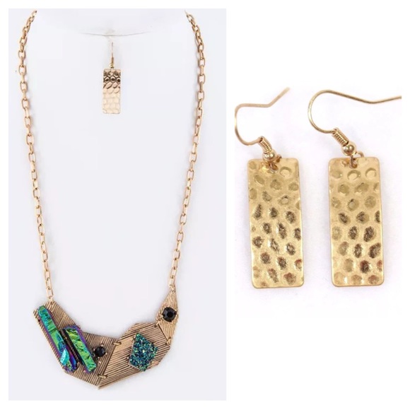 D26 Iridescent Druzy Gold Textured Plate Necklace - Picture 2 of 4