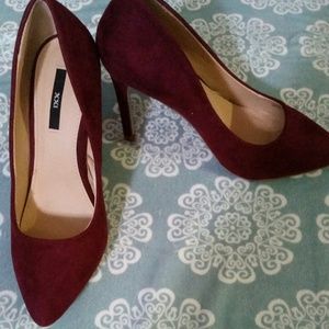pointed marron heels