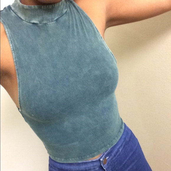 Urban Outfitters choker crop top