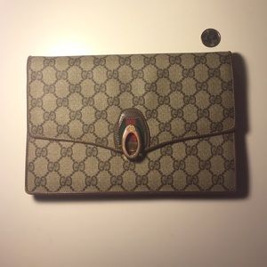 Vintage Gucci clutch