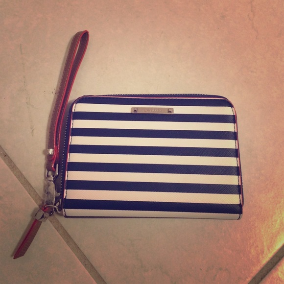 NWOT Stella and Dot tech Wristlet