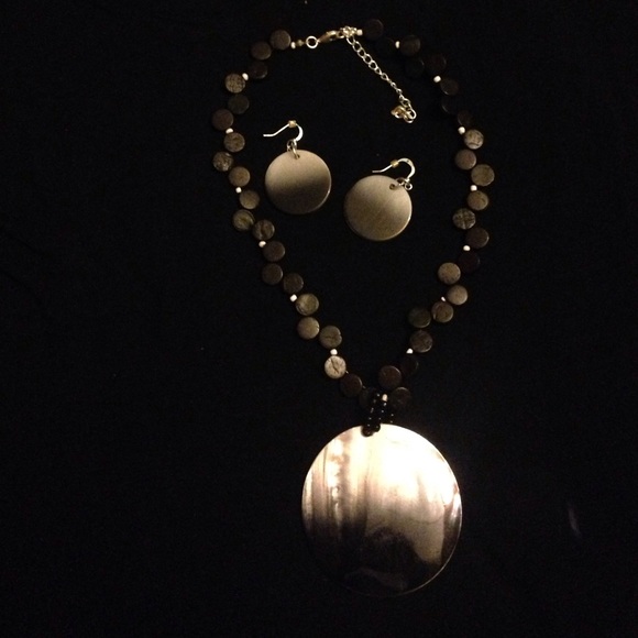 Necklace earring set