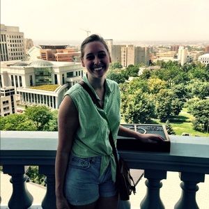 Meet your Posher, Vanessa