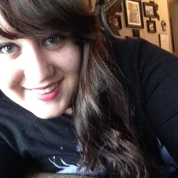 Meet your Posher, Kelly - Picture 2 of 2