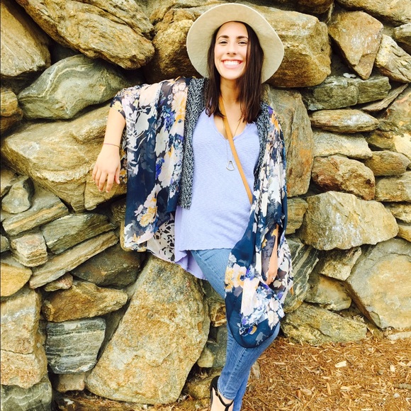 Meet your Posher, Kelly - Picture 3 of 4