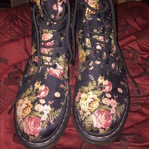 Women's Dr. Martens 1460 8 Eye Victorian Boot