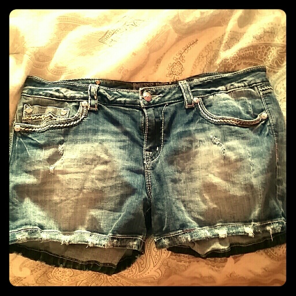 New Miss Me shorts. Only worn once. Size 36