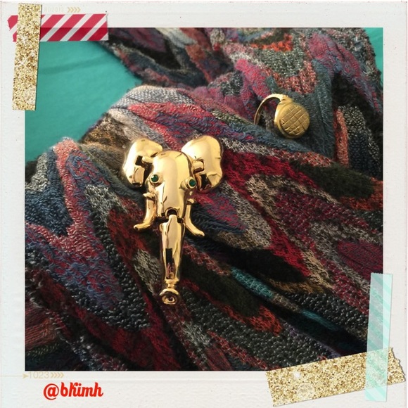Elephant Goldtone Brooch - Picture 4 of 6
