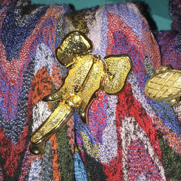 Elephant Goldtone Brooch - Picture 5 of 6