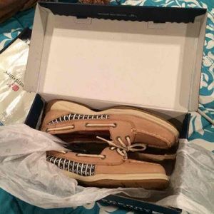 NEW woman's Sperrys for sale!