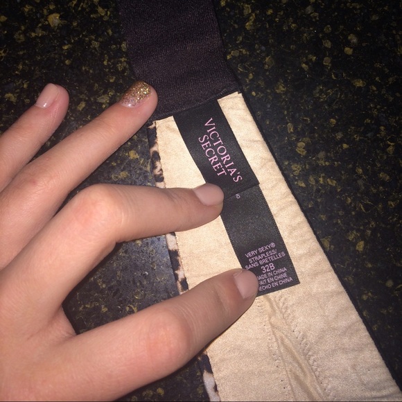 Victoria Secret Very Sexy Strapless Bra 32B