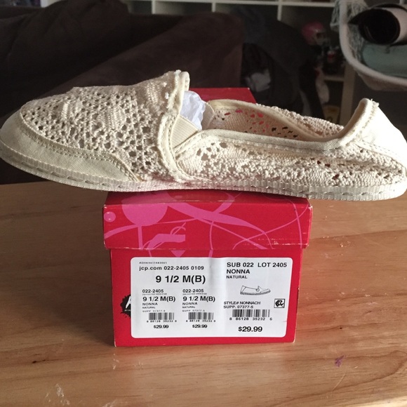 K9 by Rocketdog natural shoes size 9 1/2 new
