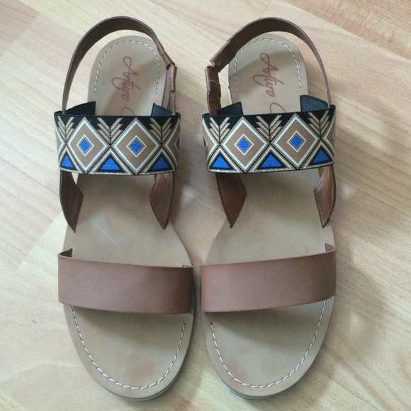 Arturo Chiang sandals