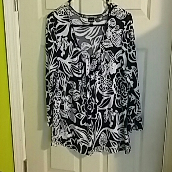 Nice dark navy & white blouse