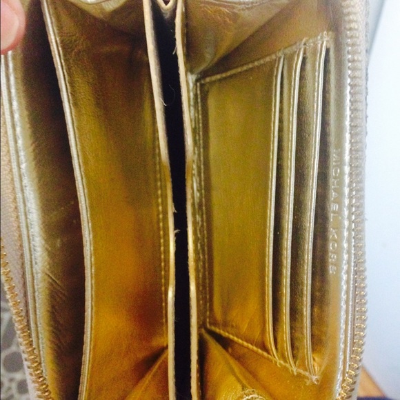 Michael Kors Wallet - Picture 2 of 3