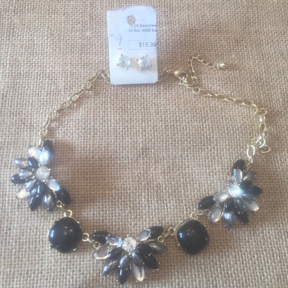 Gold & black necklace - Picture 1 of 2