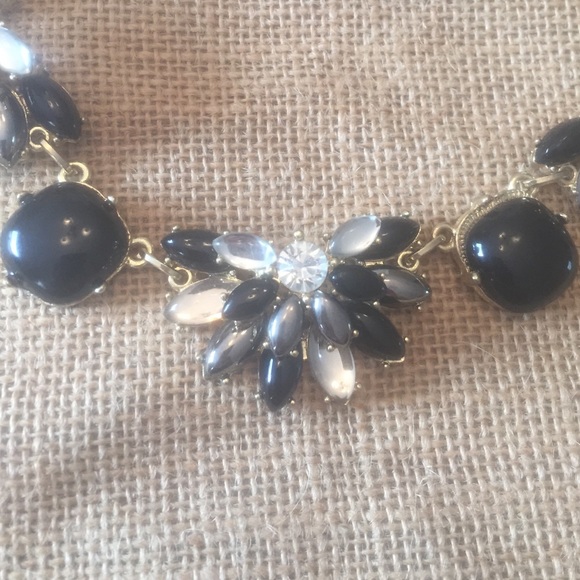 Gold & black necklace - Picture 2 of 2