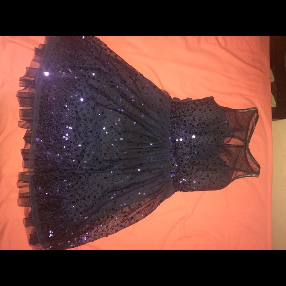 JUNIORS SIZE 5 DRESS PERFECT FOR HOMECOMING