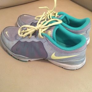 Nike tennis shoes