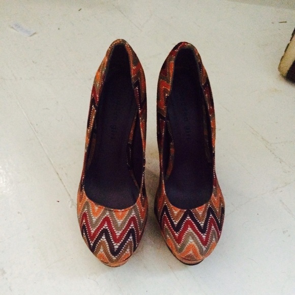 Heels - Picture 2 of 4